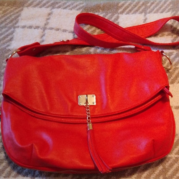 Handbags - Red Crossbody Shoulder Bag with Tassel